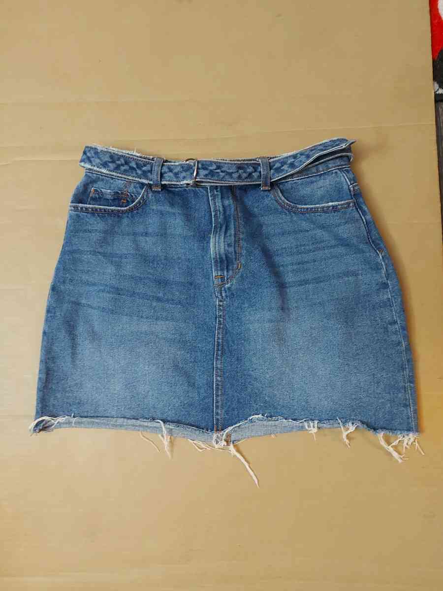 Sneak Peek Belted Raw Hem Denim Skirt Size M - Atlanta, Georgia
