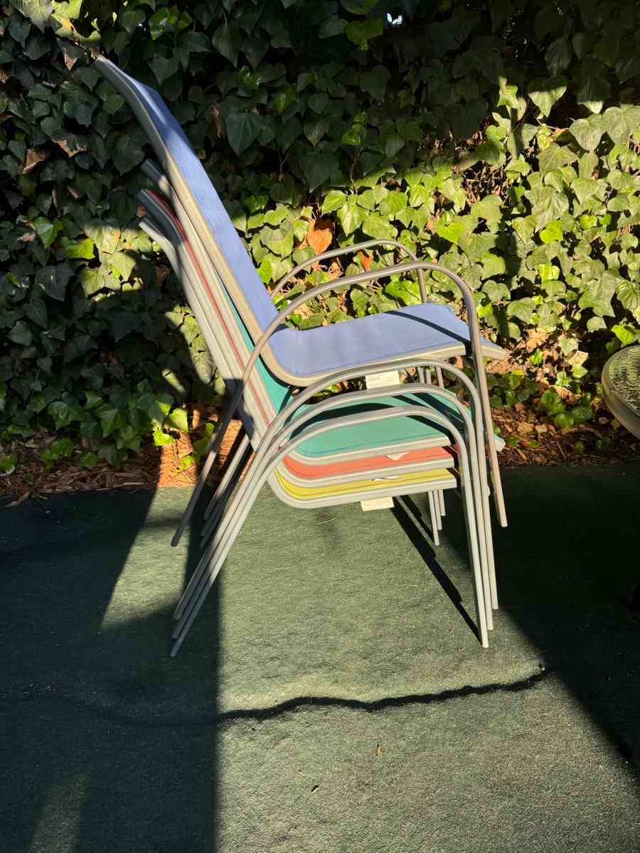 Complete Patio Set - Valley Village, California - FleaMarketBay