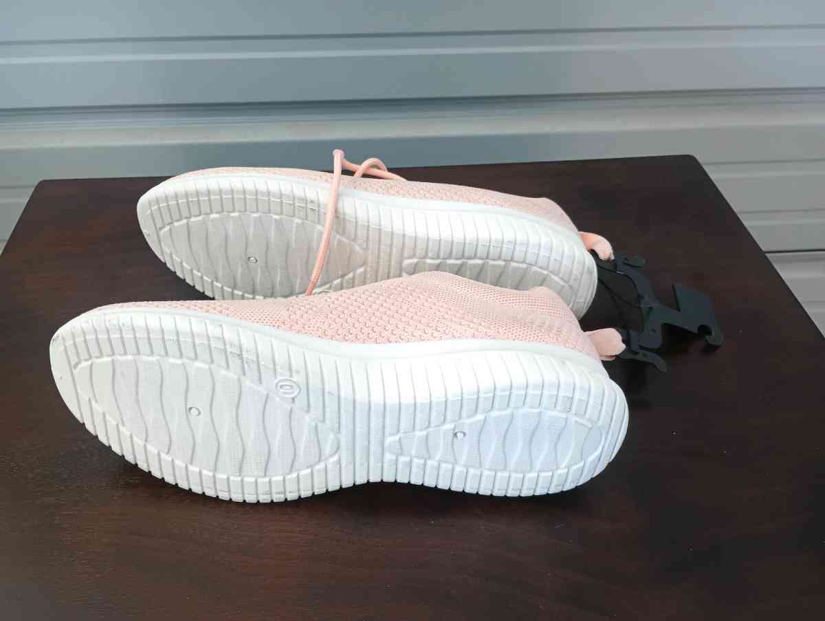 Pro player size 10 shoes for women - Frostproof, Florida - FleaMarketBay