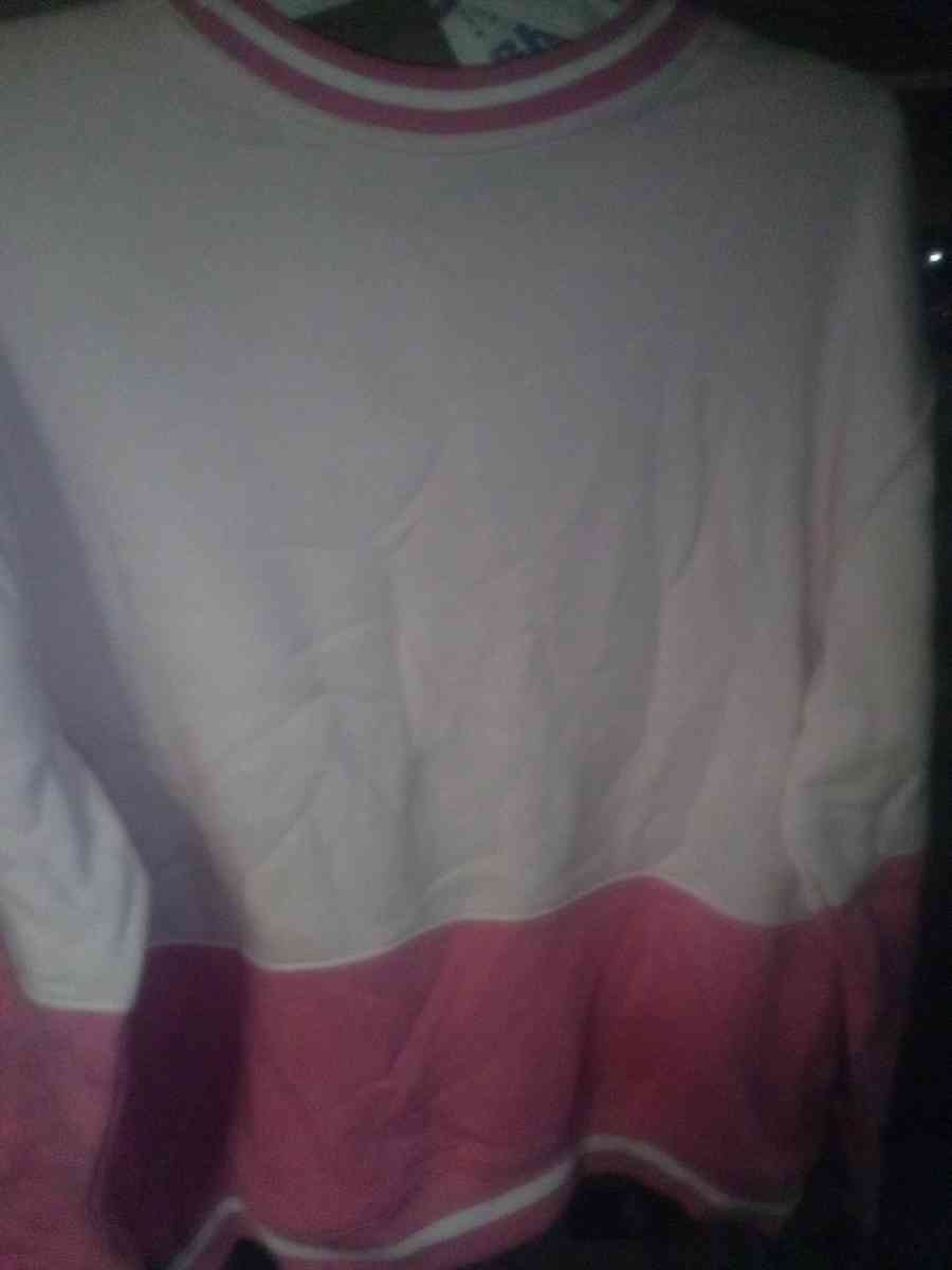 hello Kitty sweatshirt - Barstow, California - FleaMarketBay