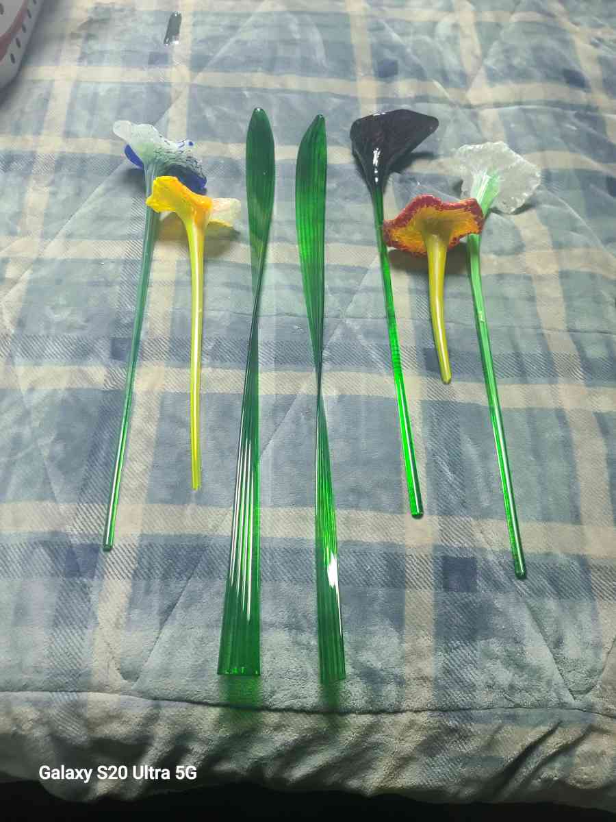 Hold glass flowers - Hemet, California - FleaMarketBay