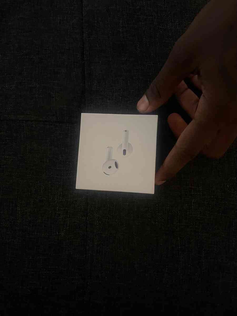 Apple AirPods 4th Gen Wireless Bluetooth Active Noise Cancel - Chicago, Illinois - FleaMarketBay