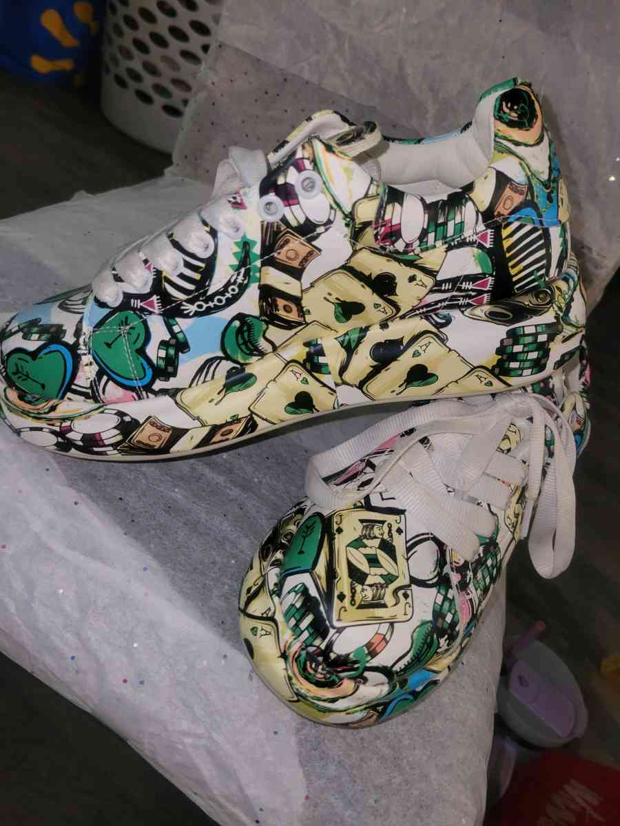 Green design Sneaker - Allamuchy, New Jersey - FleaMarketBay