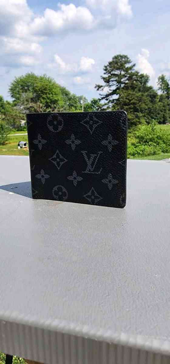 Louis Vuitton Wallet - London, Kentucky - FleaMarketBay