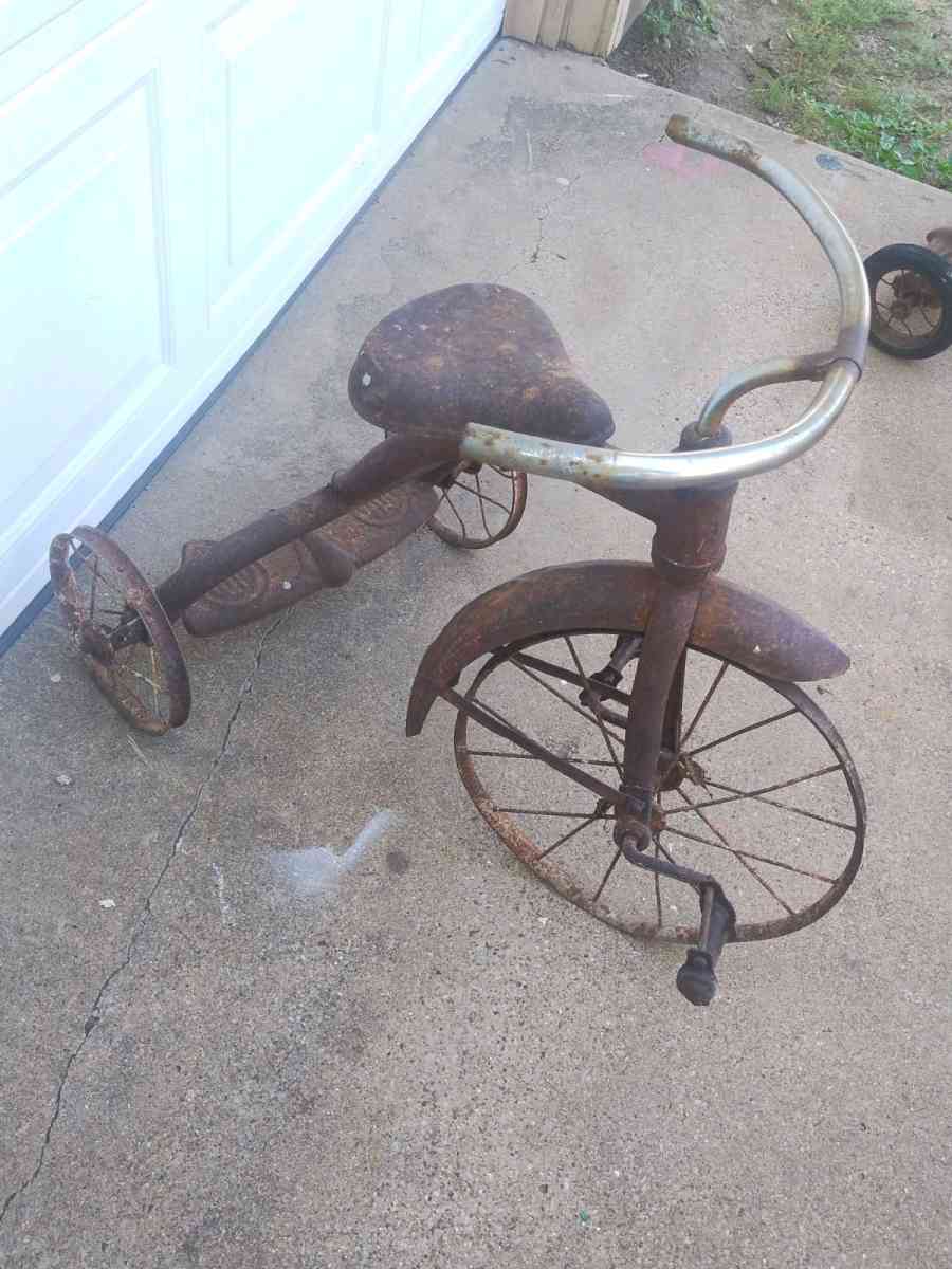 antique tricycle and a antique grape soda cooler - San Angelo, Texas - FleaMarketBay