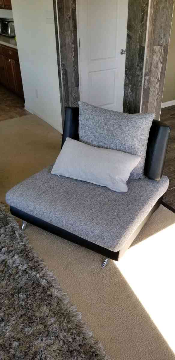 Living Room 5 Pc Set - Houston, Texas - FleaMarketBay