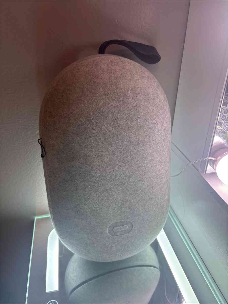 oculus VR headset with case - Jeffersonville, Indiana - FleaMarketBay