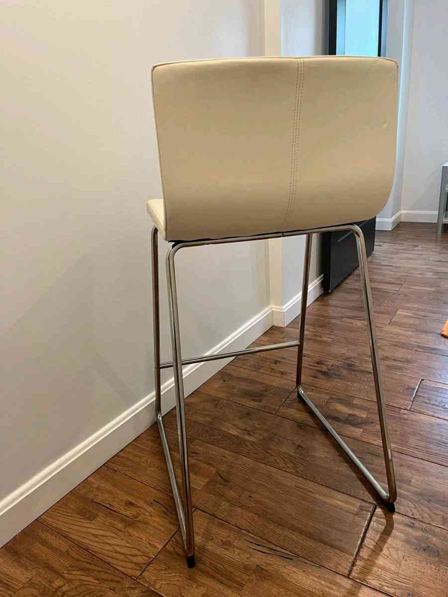 Bar stools - Boston, Massachusetts - FleaMarketBay