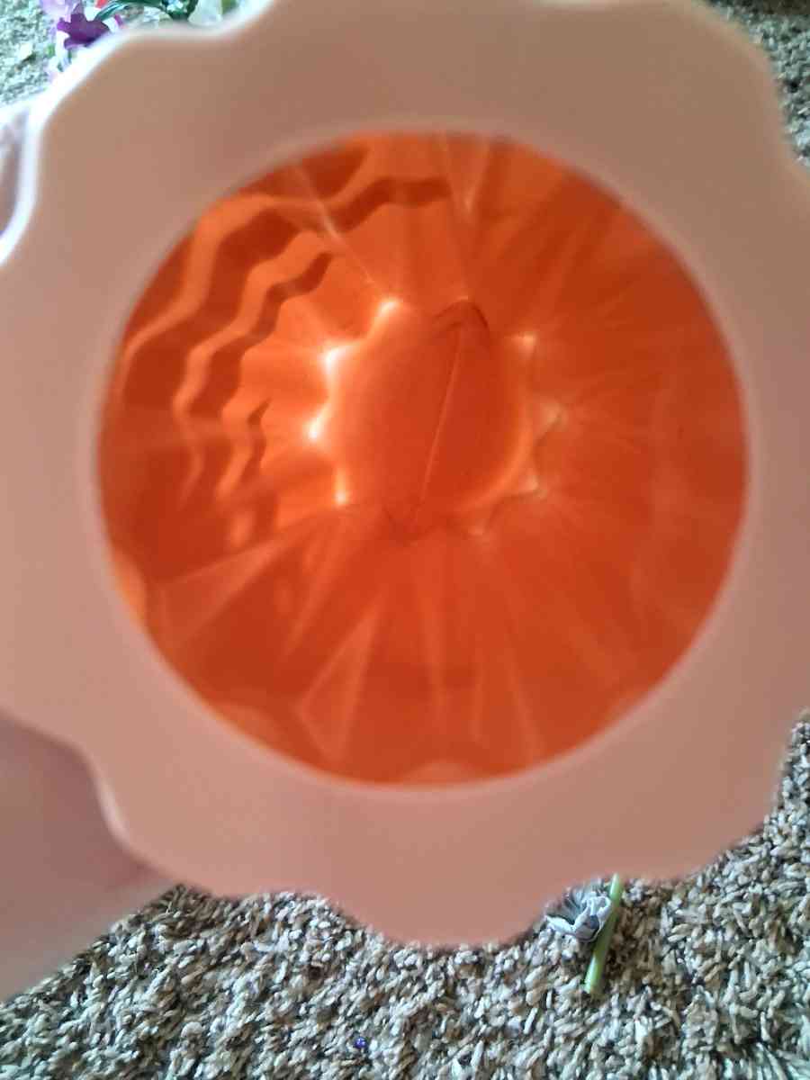 Pink vase with hearts - Comstock, Michigan - FleaMarketBay