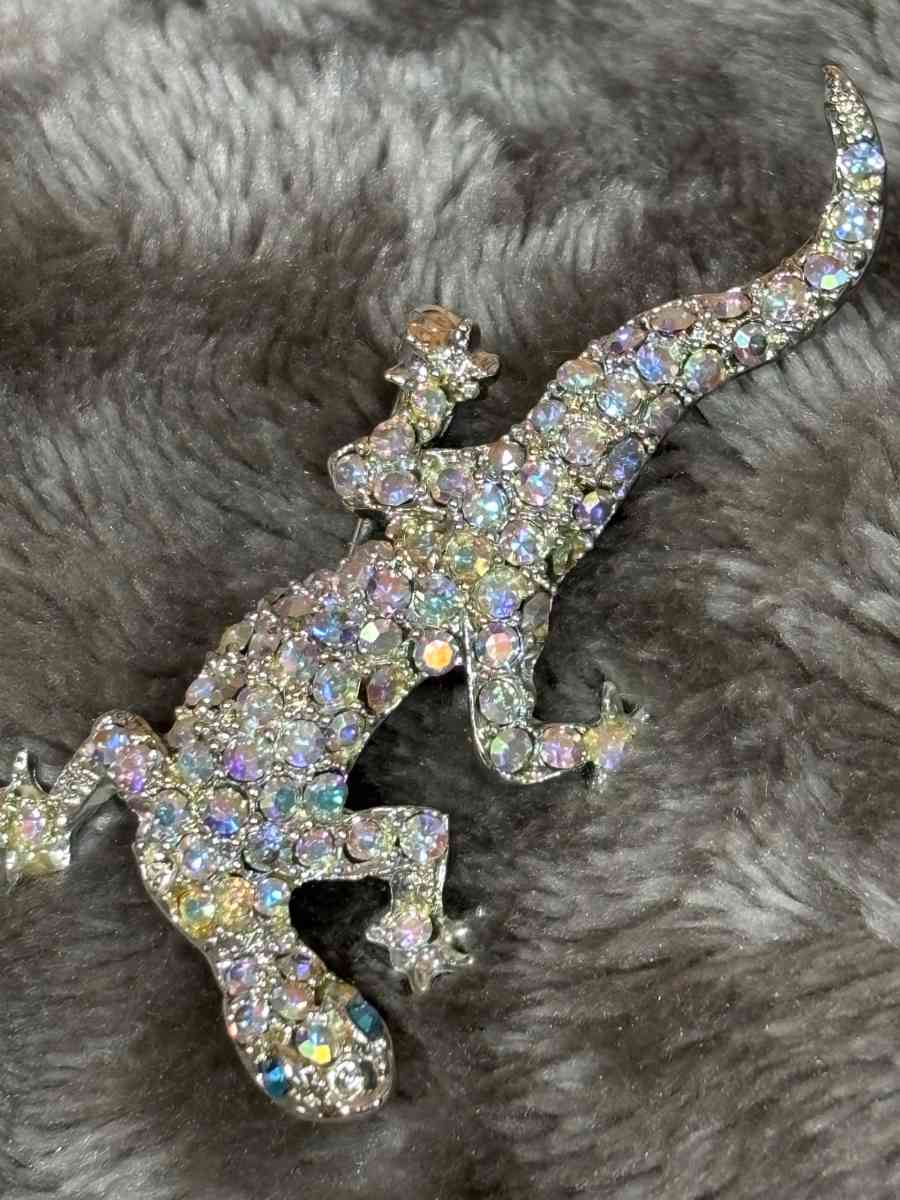 Rhinestone Gecko Brooch - Manitou Beach, Michigan - FleaMarketBay