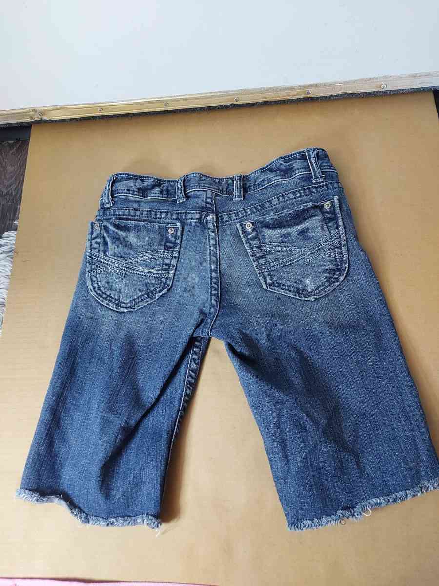 Aeropostale Raw Hem Bermuda Shorts Size 12 - Atlanta, Georgia - FleaMarketBay