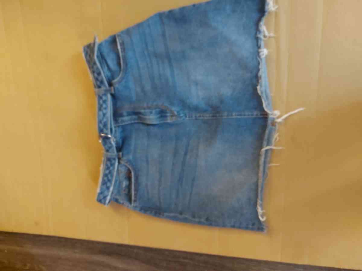 Sneak Peek Belted Raw Hem Denim Skirt Size M - Atlanta, Georgia - FleaMarketBay