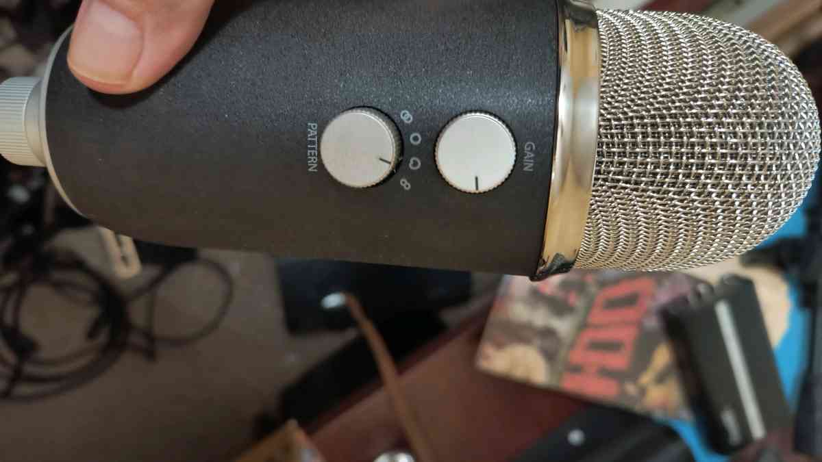 BLUE MICROPHONE - Tampa, Florida - FleaMarketBay