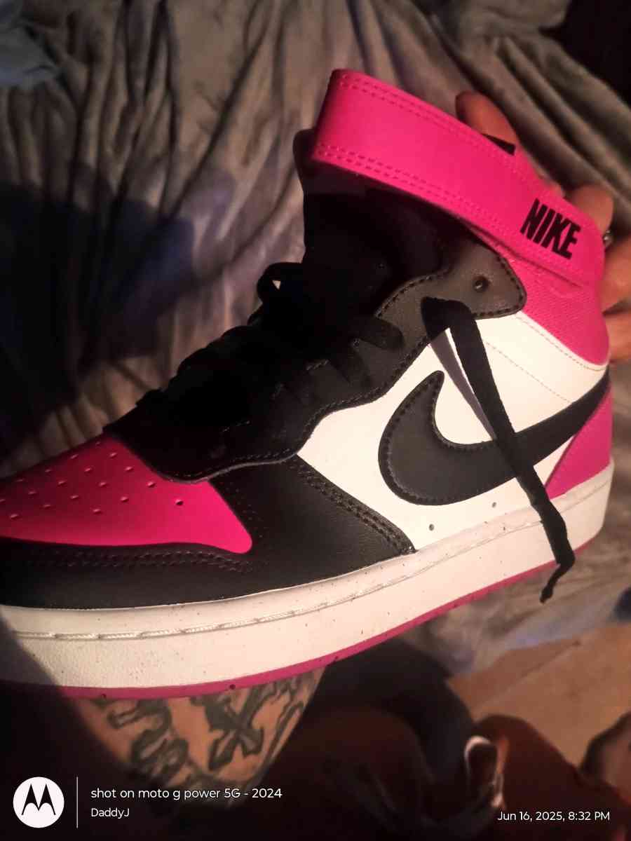 Womans Nike size five and a half - Jacksonville, Florida - FleaMarketBay