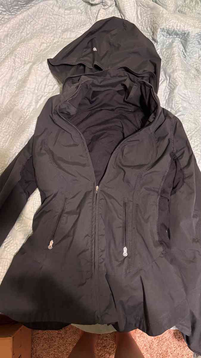 lululemon jacket size 4 - Hartselle, Alabama