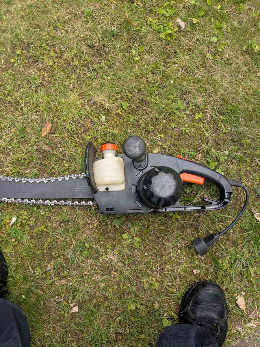 1 5 HP Electric Chainsaw - Wantagh, New York - FleaMarketBay