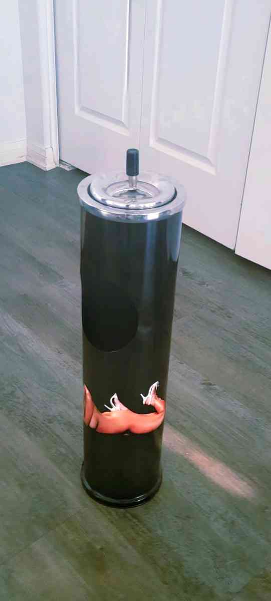 Ash Tray Collectable - Menifee, California - FleaMarketBay