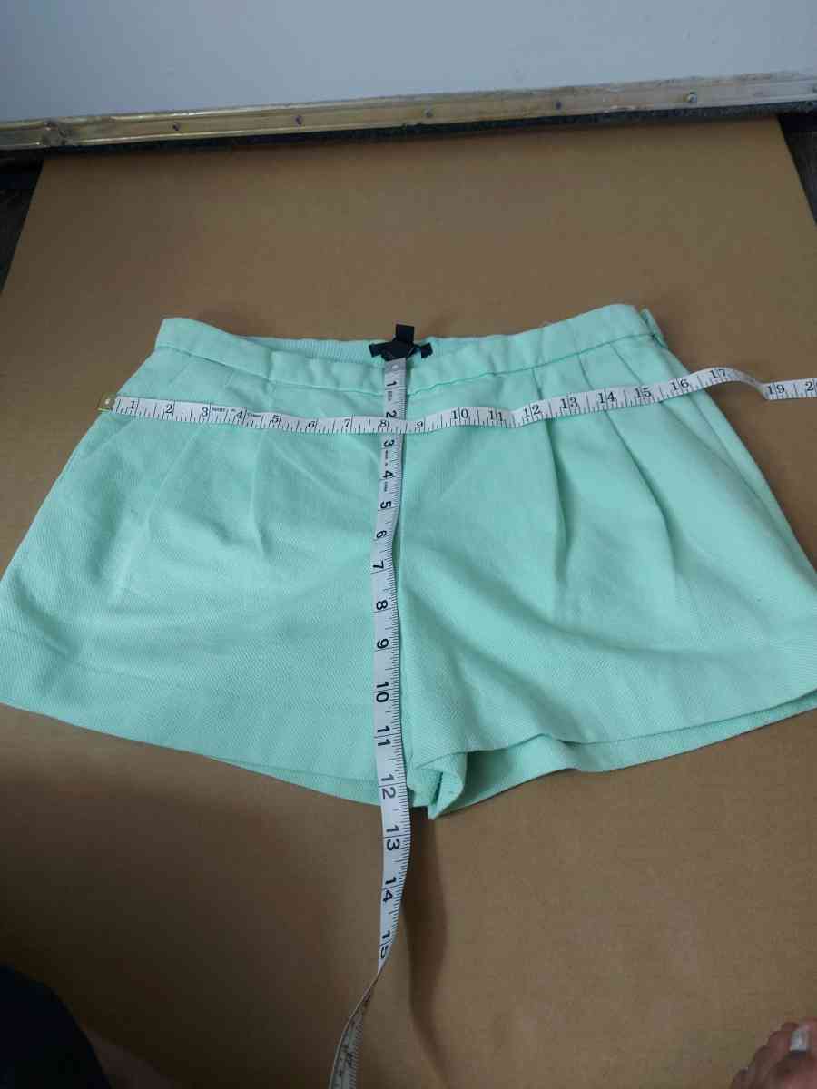 J Crew Mint Green Pleated Pique Cotton Shorts Size 2 Flaw - Atlanta, Georgia - FleaMarketBay