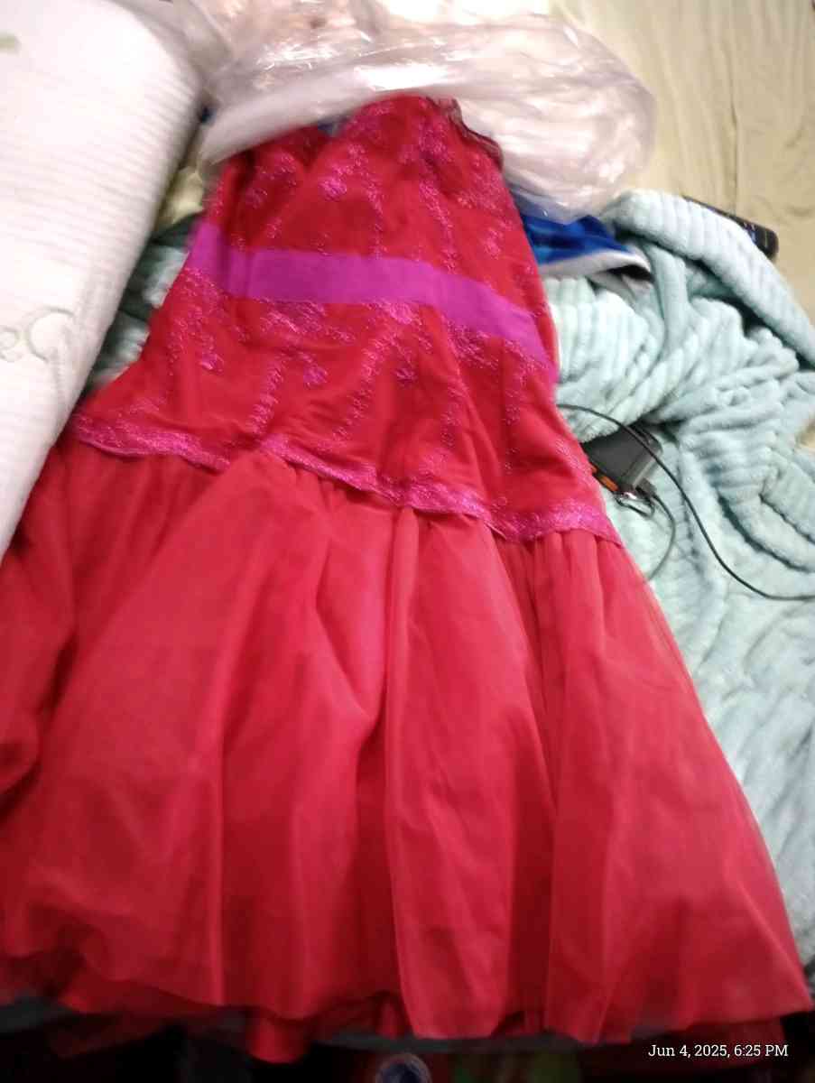 a nice Pearl dress - Middlesboro, Kentucky