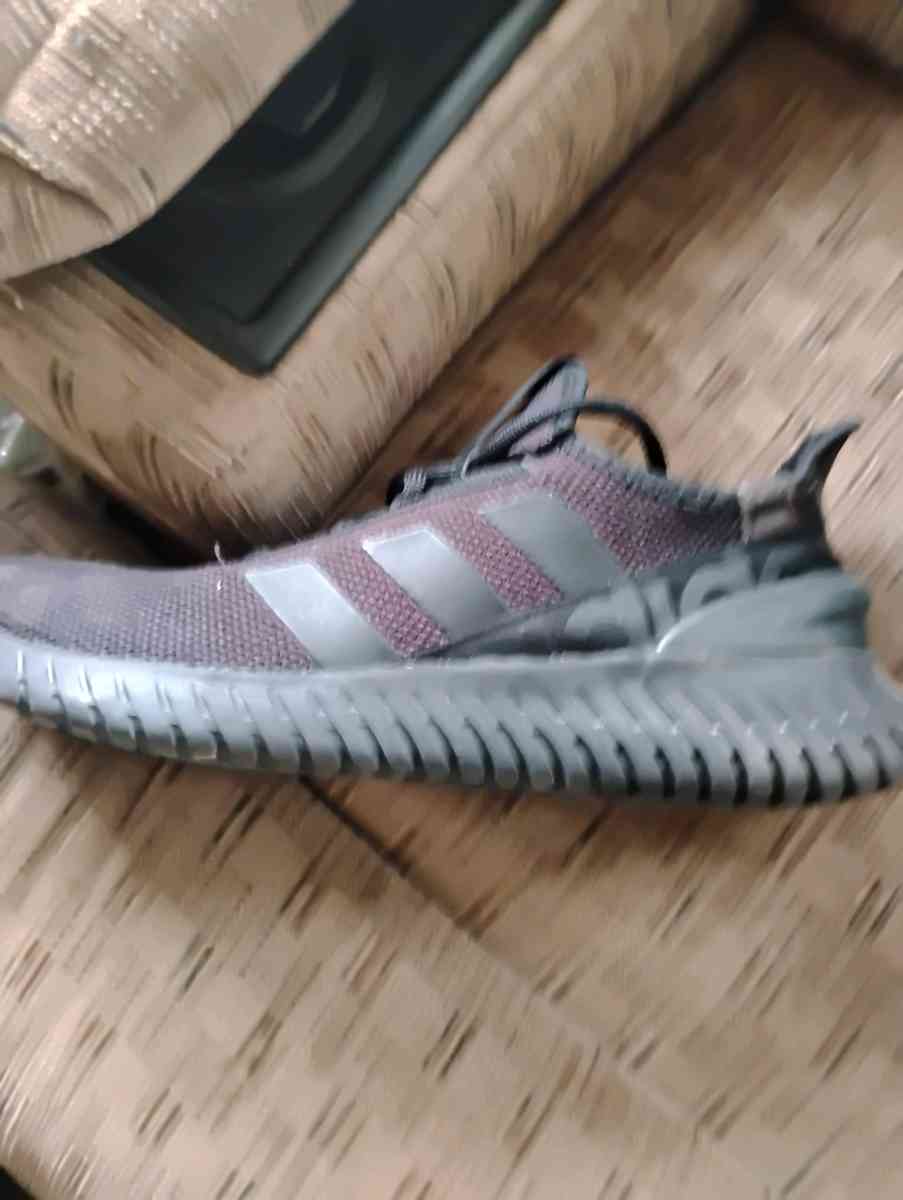 Adidas size 10 - Kings Mountain, Kentucky - FleaMarketBay