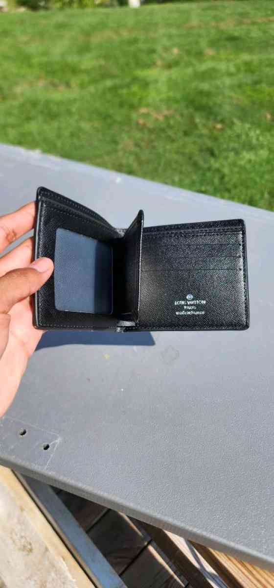 Louis Vuitton Wallet - London, Kentucky - FleaMarketBay