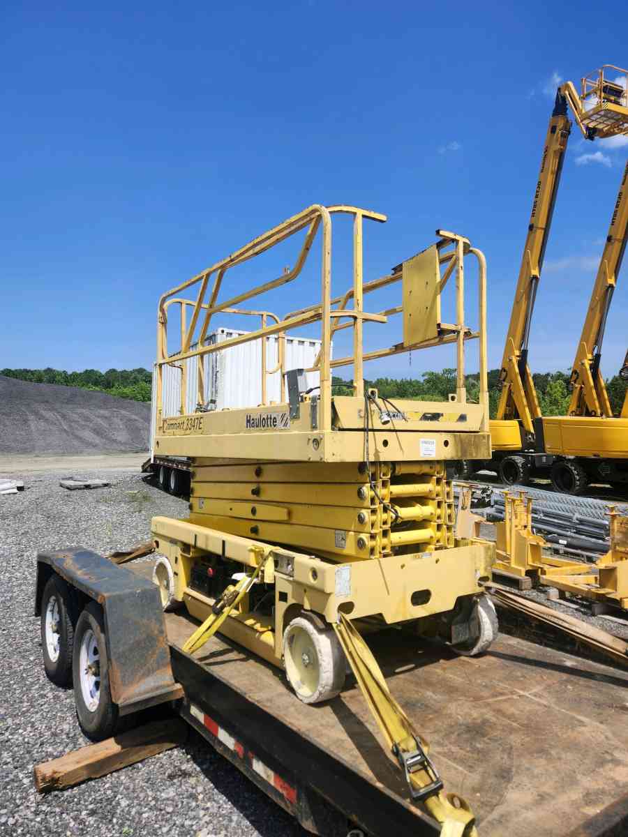 33 ft Scissor Lift - Williamsburg, Virginia - FleaMarketBay