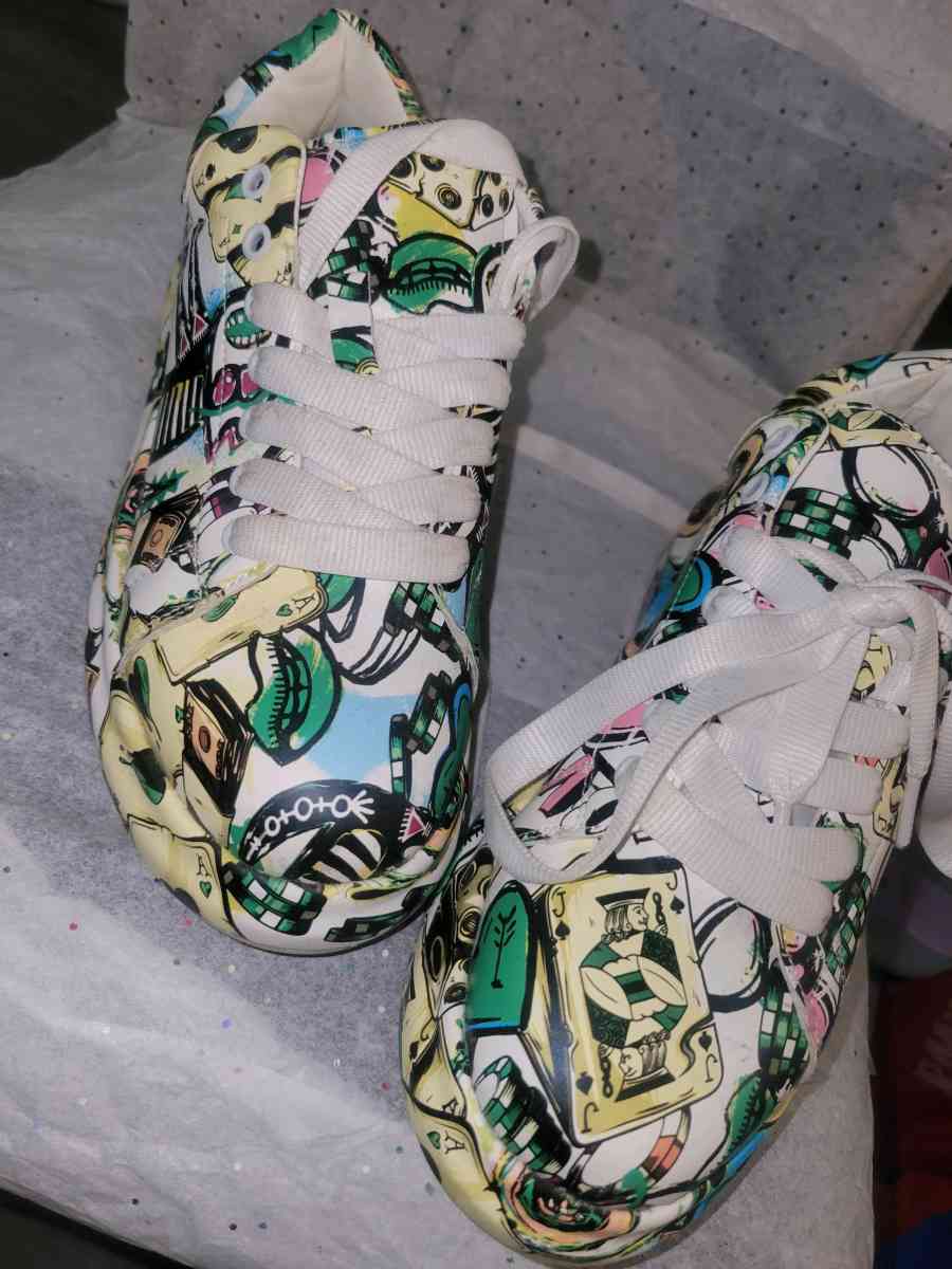 Green design Sneaker - Allamuchy, New Jersey - FleaMarketBay