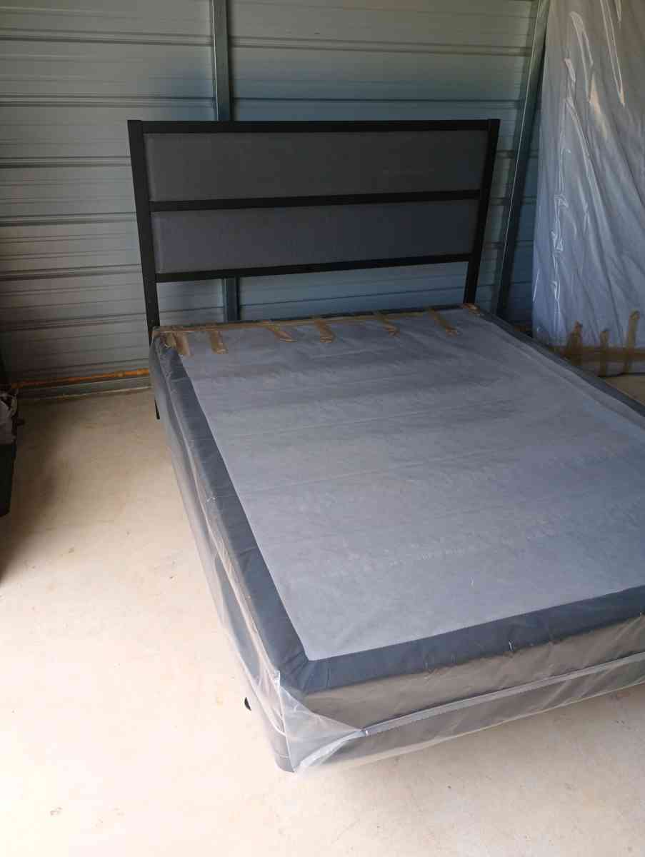Metal Queen Size Bedframe With Box Spring - Frostproof, Florida - FleaMarketBay