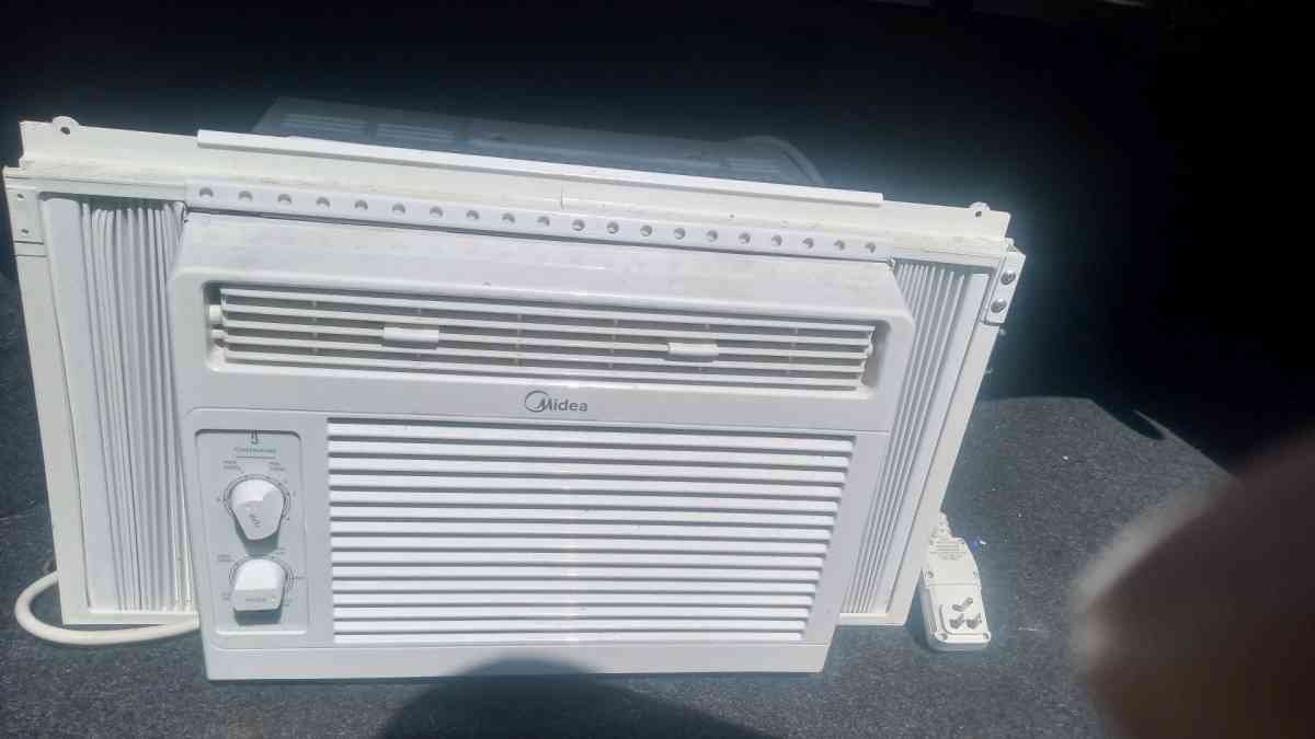 Used but like new Air conditioner - Cleveland, Ohio - FleaMarketBay