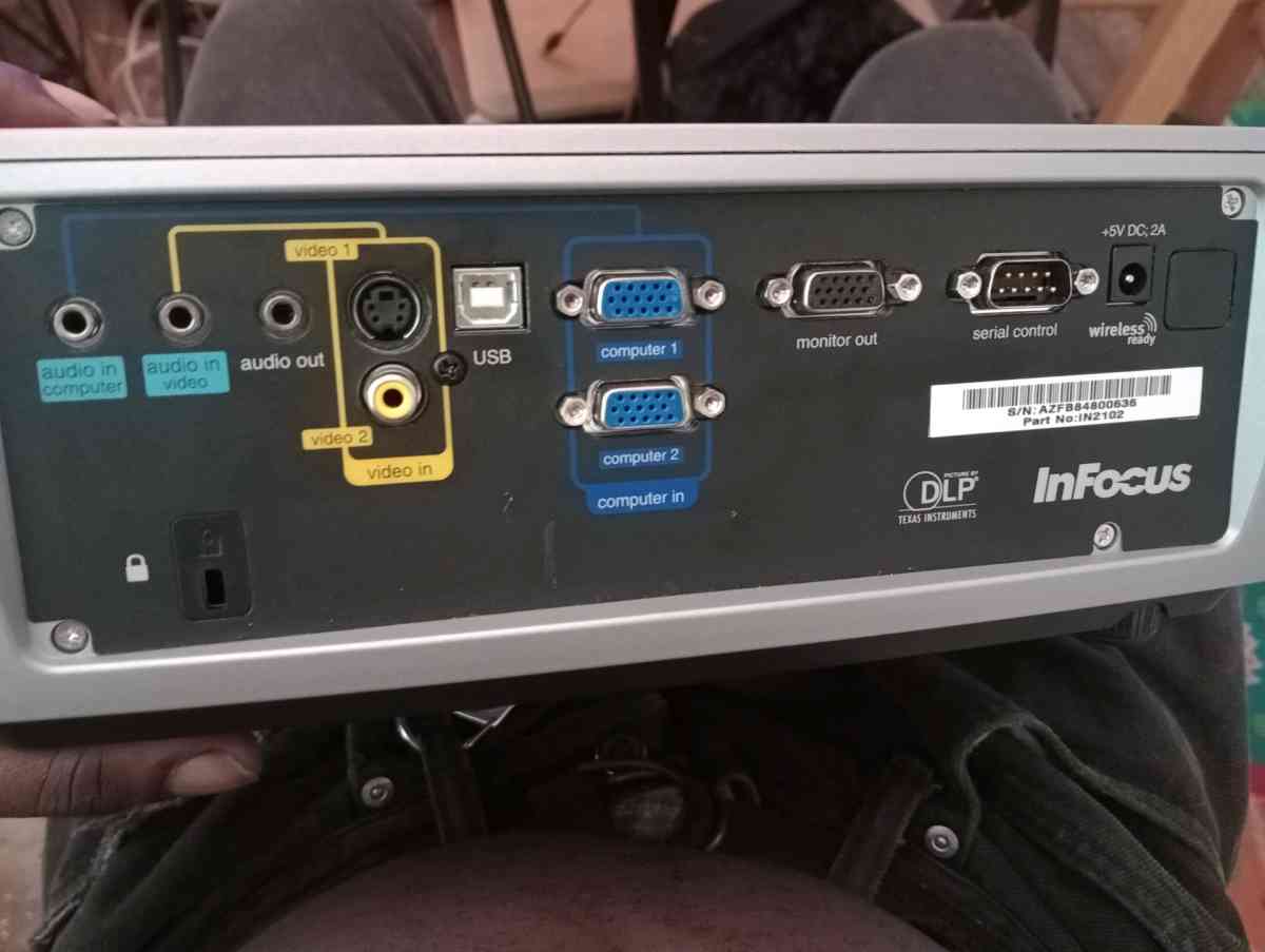 InFocus IN2102 Projector With Remote - Washington Navy Yard, District of Columbia - FleaMarketBay