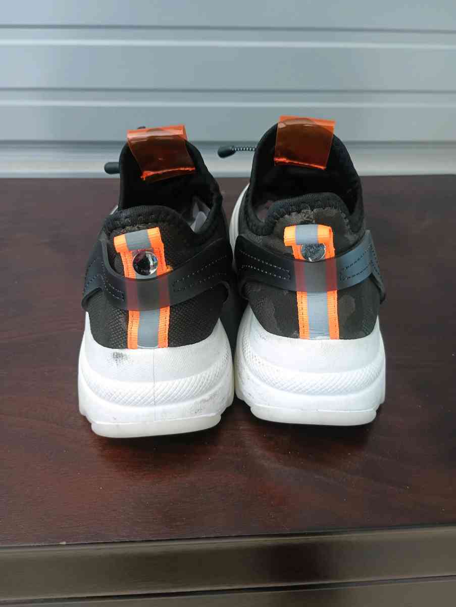 Bebe Sport Keyra Camo lace up Sneaker Size 8 - Frostproof, Florida - FleaMarketBay