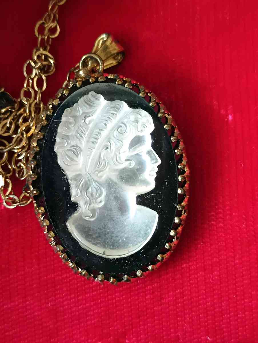 Alaska black diamond necklace and earrings - Frostproof, Florida - FleaMarketBay