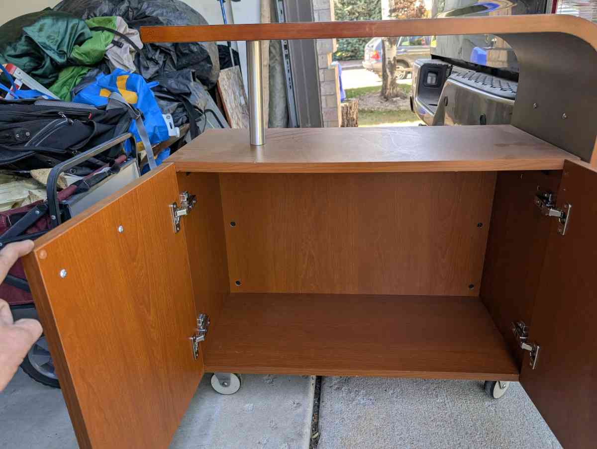 rolling end table - Colorado Springs, Colorado - FleaMarketBay