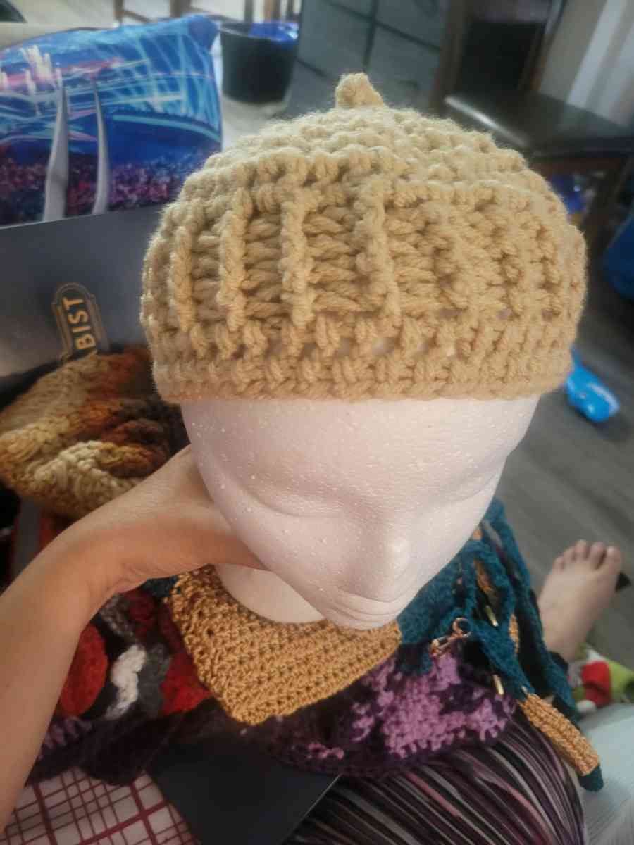 Toddler to kid Baret hat beige - Allamuchy, New Jersey - FleaMarketBay