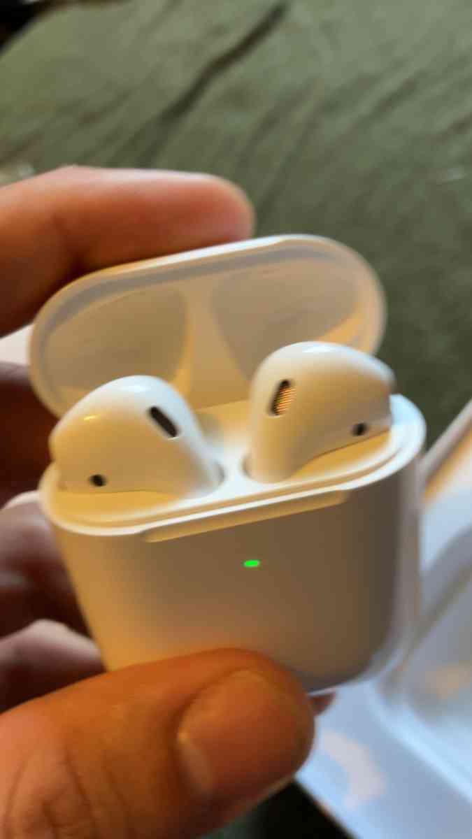 AirPods - O Fallon, Missouri - FleaMarketBay