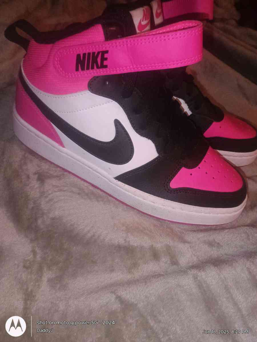 Womans Nike size five and a half - Jacksonville, Florida - FleaMarketBay