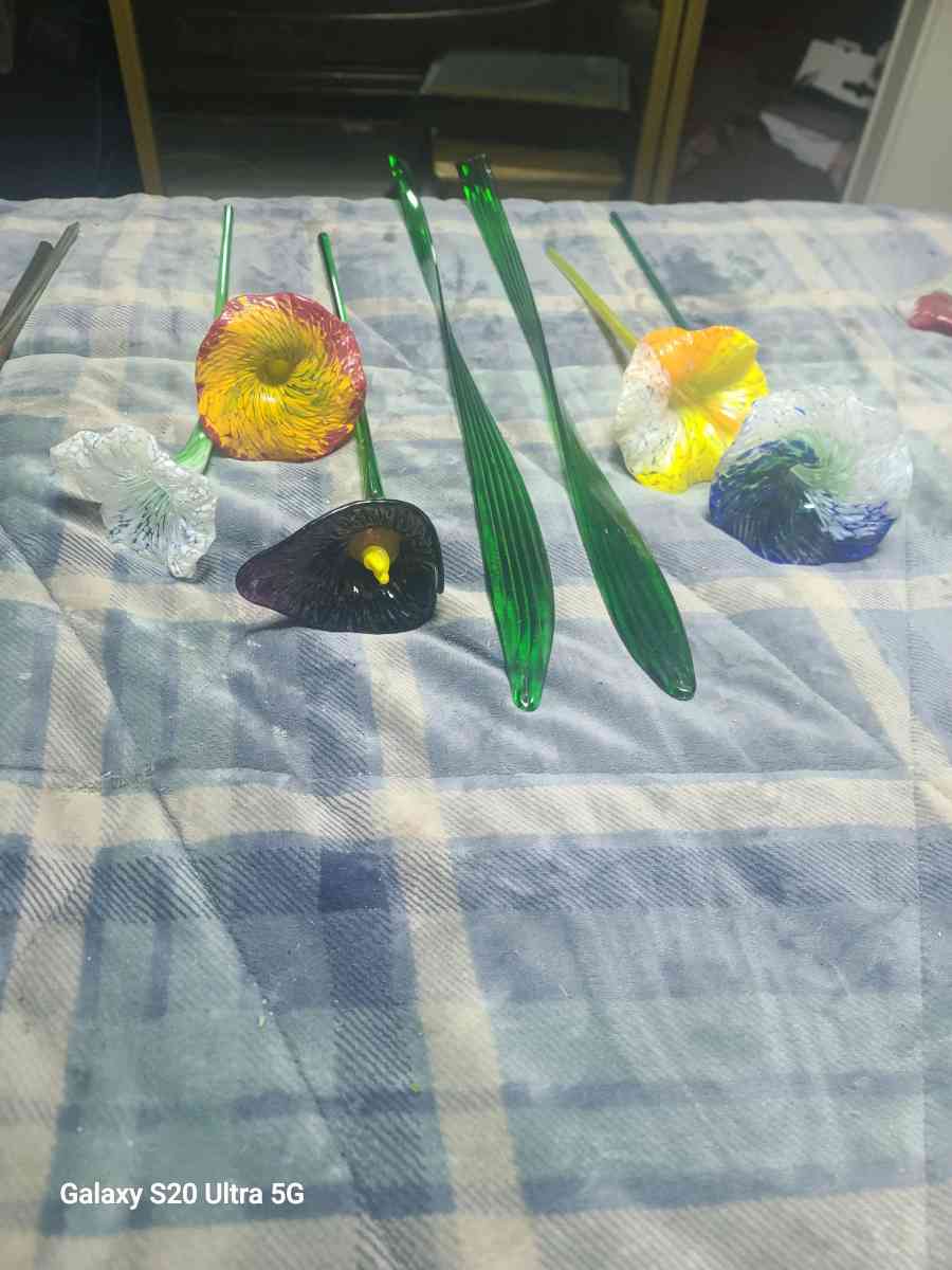 Hold glass flowers - Hemet, California - FleaMarketBay