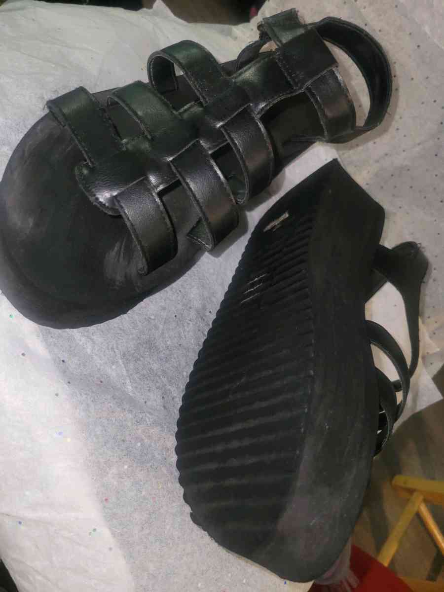 Black platform sandals - Allamuchy, New Jersey