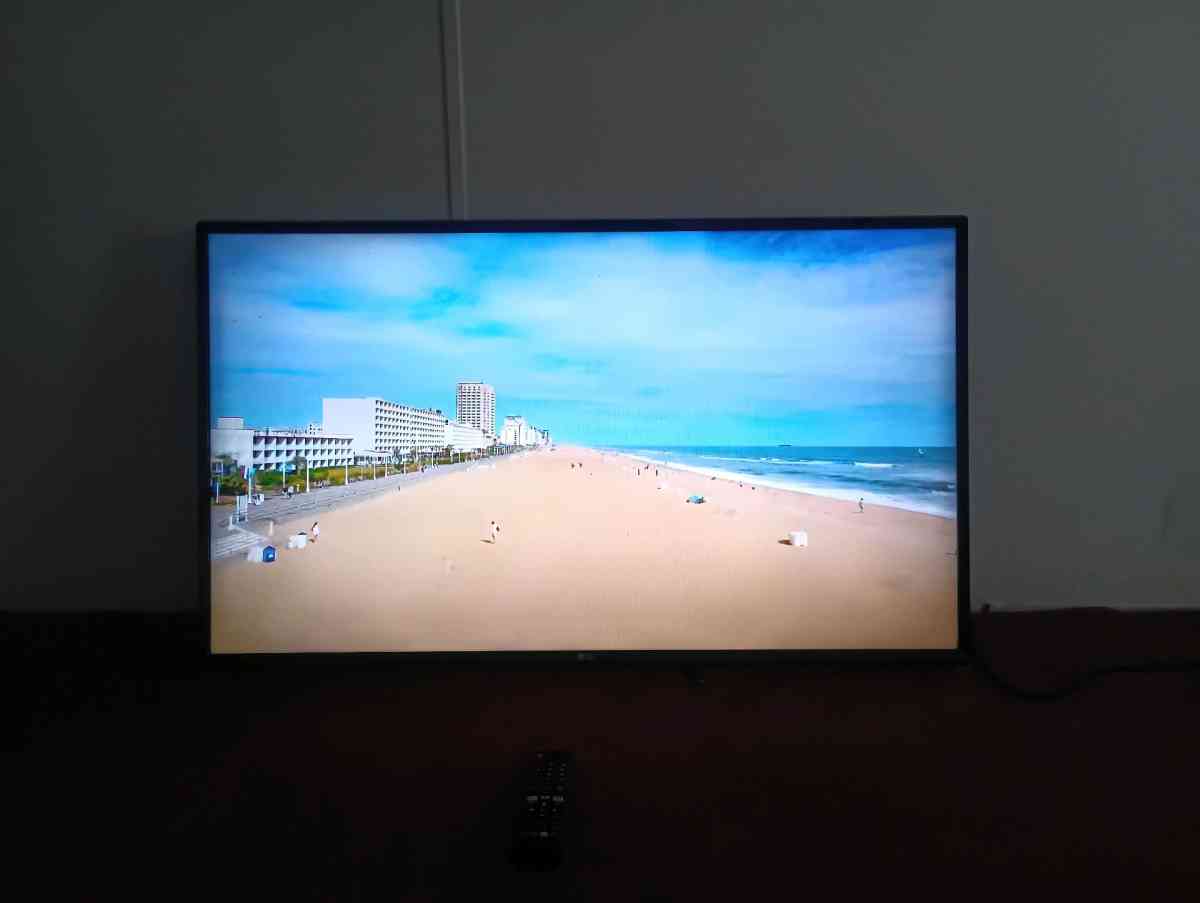 LG  43 Smart Tv  Model 43LM5700PUA - Frostproof, Florida - FleaMarketBay