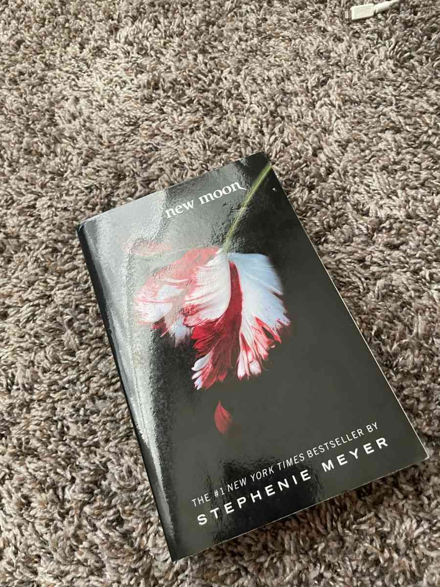 Twilight New moon book - Yukon, Oklahoma