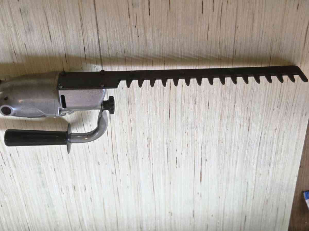 Vintage Black and Decker Heavy Duty Hedge Trimmer 12inch - Philadelphia, Pennsylvania - FleaMarketBay