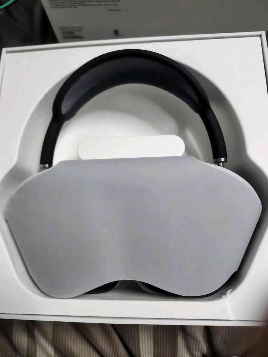 apple airpod maxes - New York, New York - FleaMarketBay