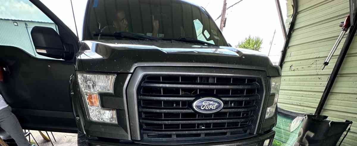 we install windshield door glass back glass - Houston, Texas