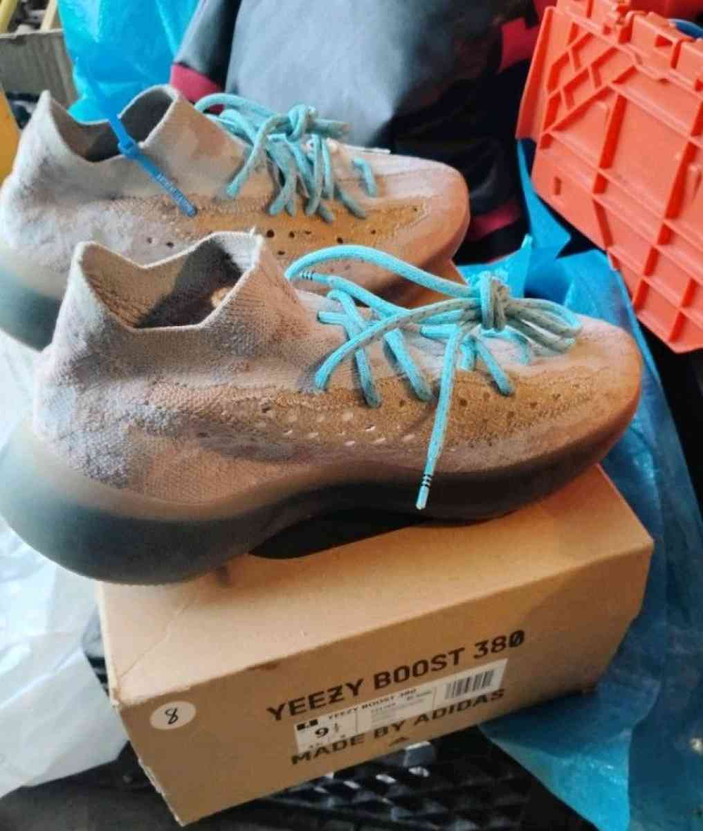 Adidas Yeezy boost 380 men size 9 half - Indianapolis, Indiana