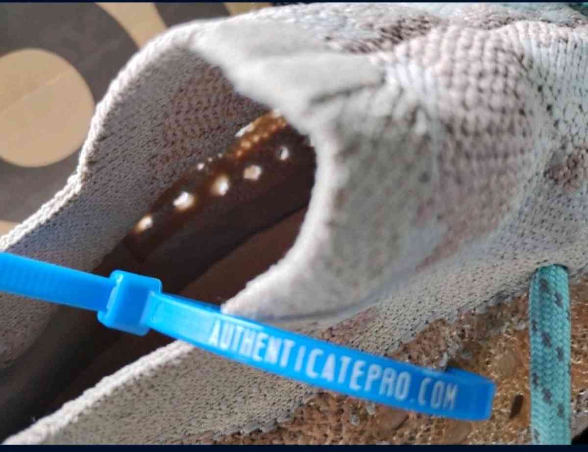 Adidas Yeezy boost 380 men size 9 half - Indianapolis, Indiana - FleaMarketBay