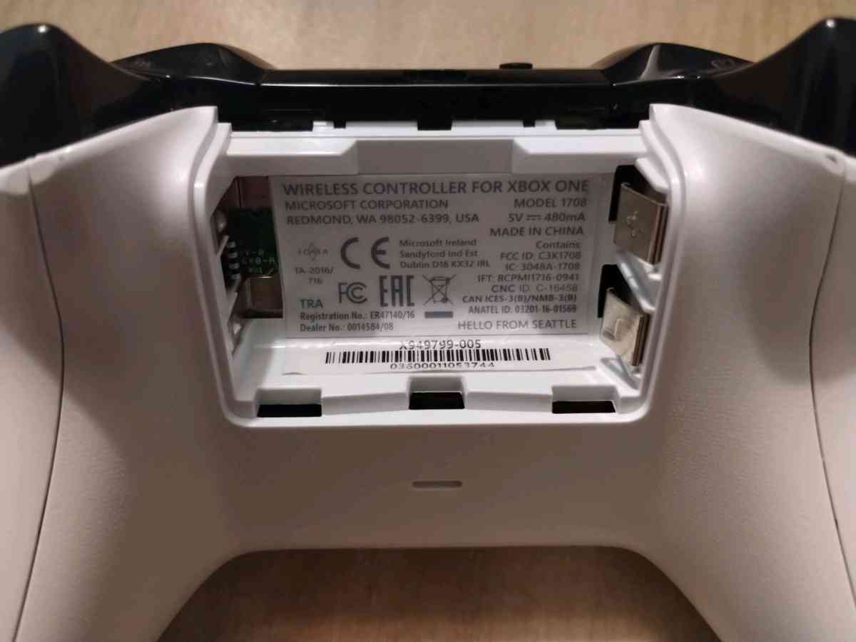 Lot of 3 Xbox One Controllers - North Port, Florida - FleaMarketBay