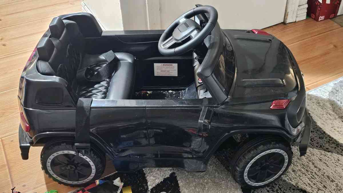 kids drive motorized car - Colorado City, Colorado - FleaMarketBay