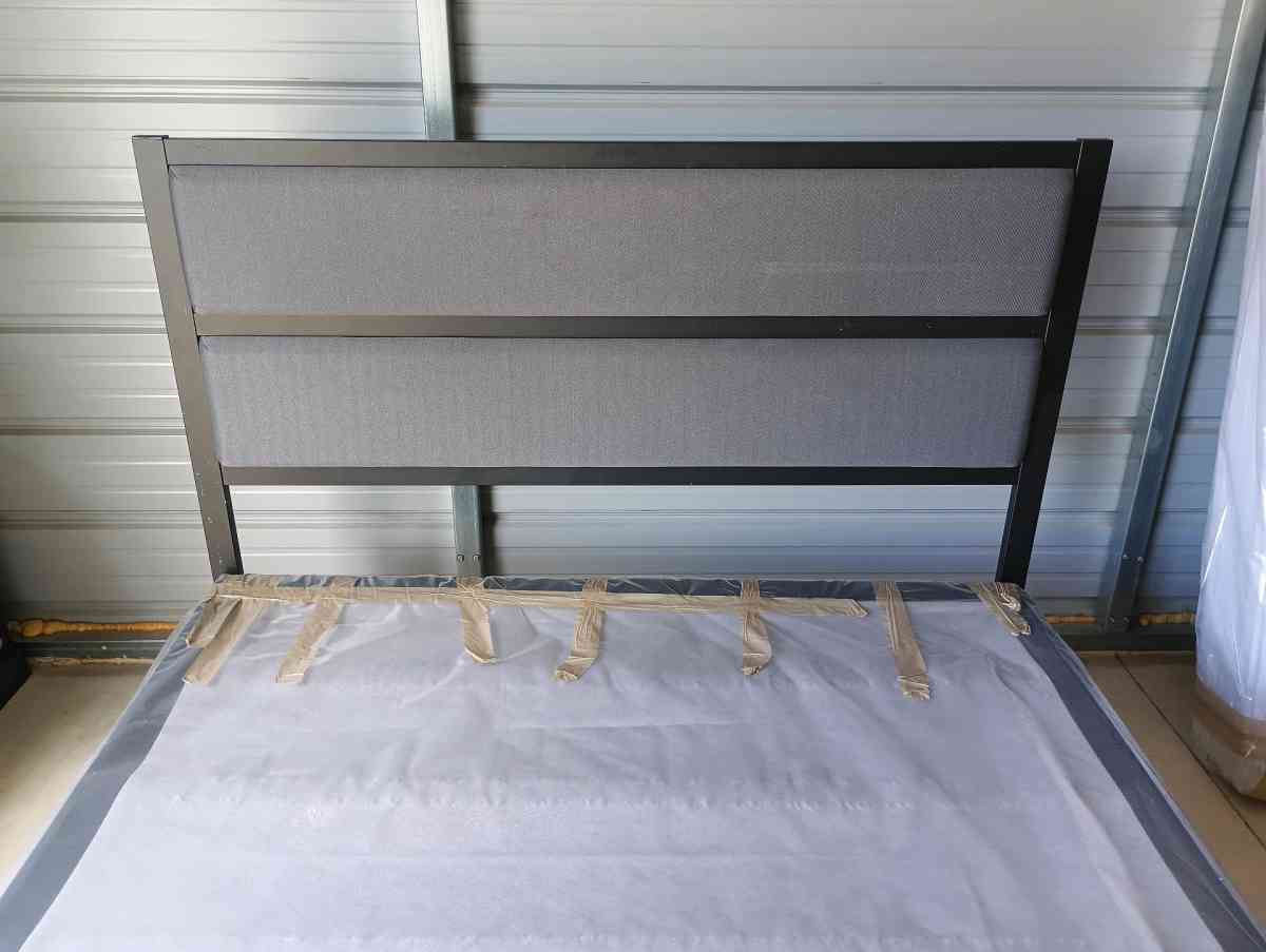 Metal Queen Size Bedframe With Box Spring - Frostproof, Florida - FleaMarketBay