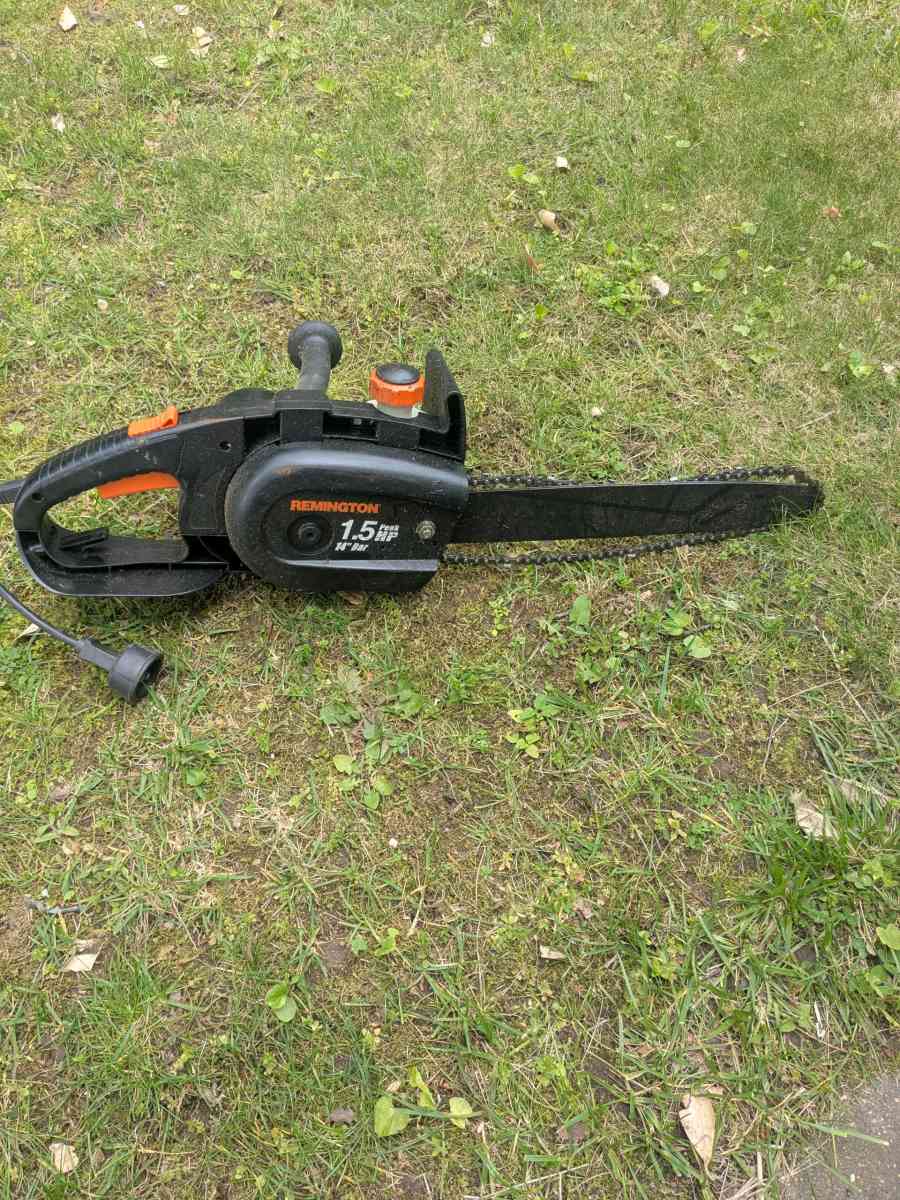 1 5 HP Electric Chainsaw - Wantagh, New York - FleaMarketBay