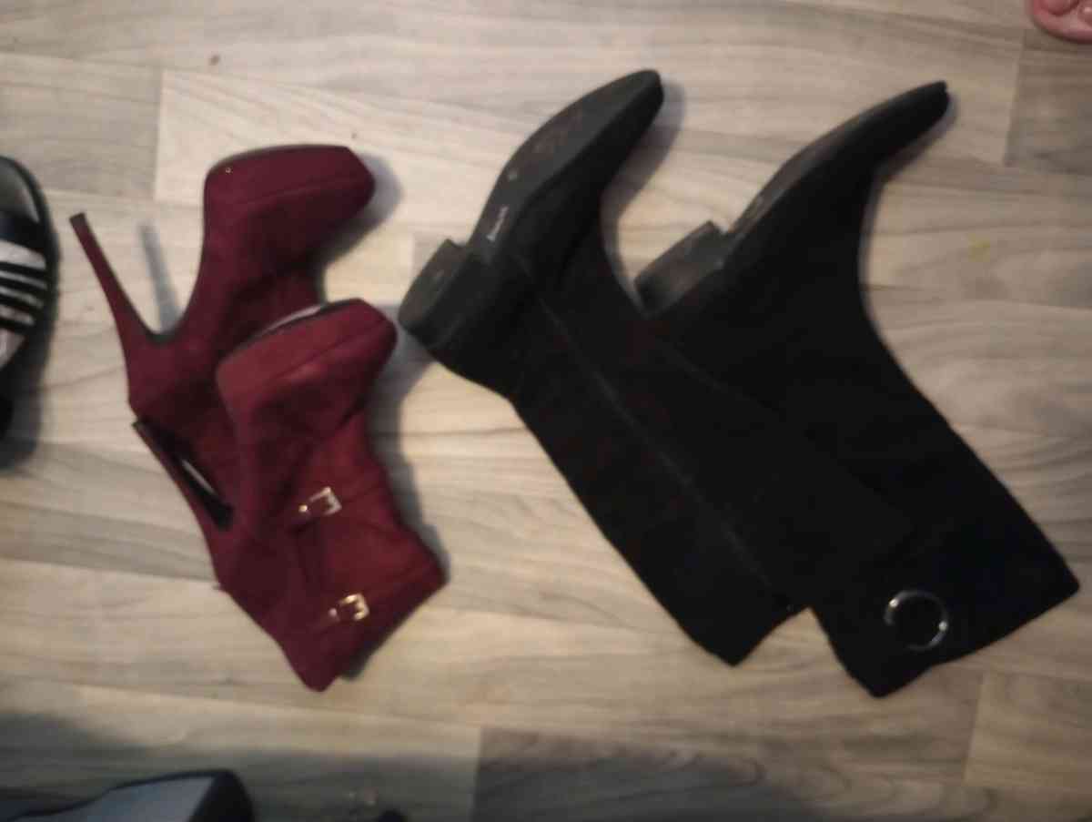 12 pairs of womens shoes sizez 8 to 9 - Magnolia, Texas - FleaMarketBay